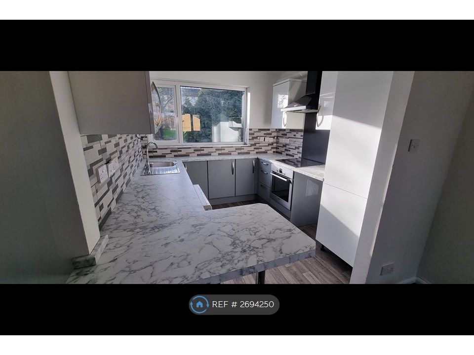 Property photo 2 of 10 Kitchen