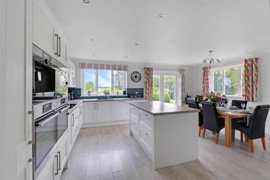 Property photo 2 of 32 Picture No. 30