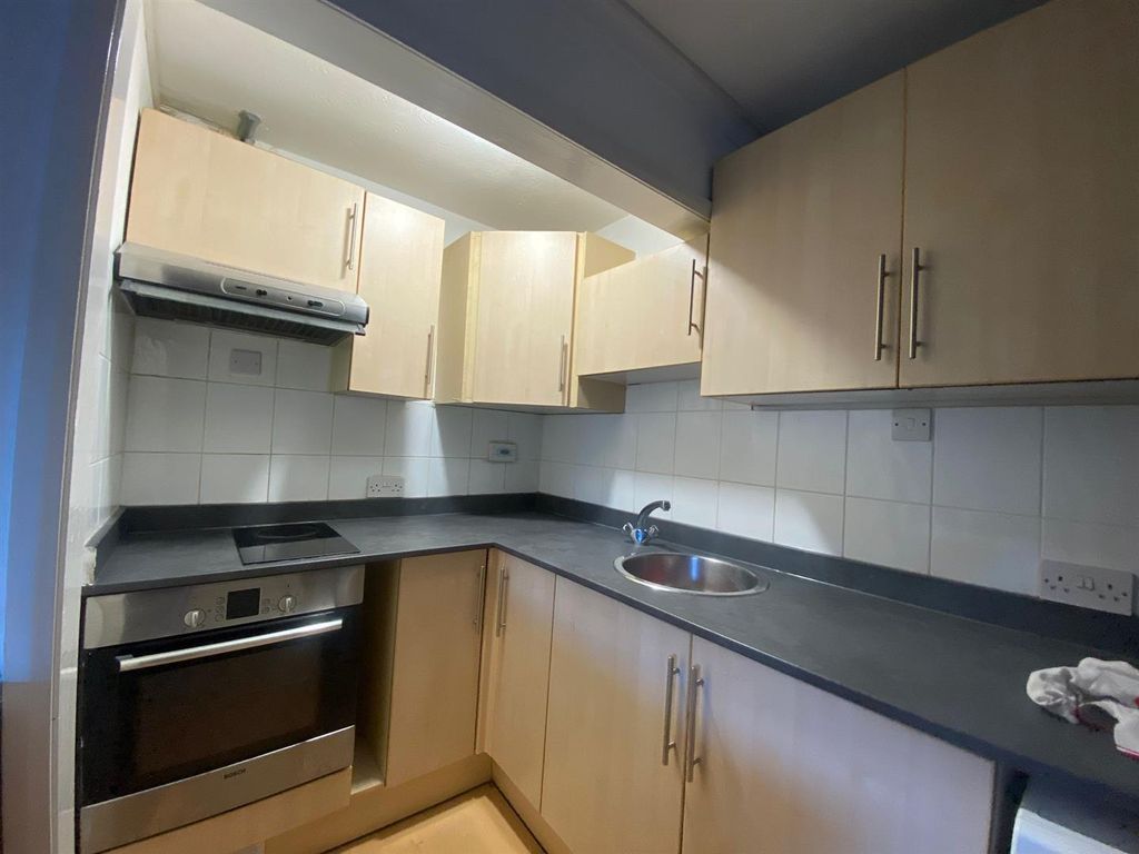Property photo 2 of 9 Kitchen.Jpg