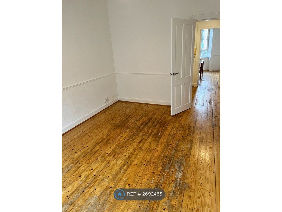 Property photo 3 of 9 Lounge