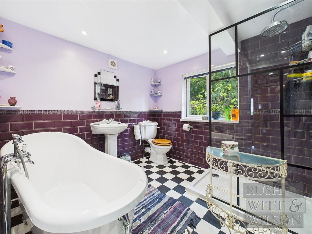 Property photo 2 of 27