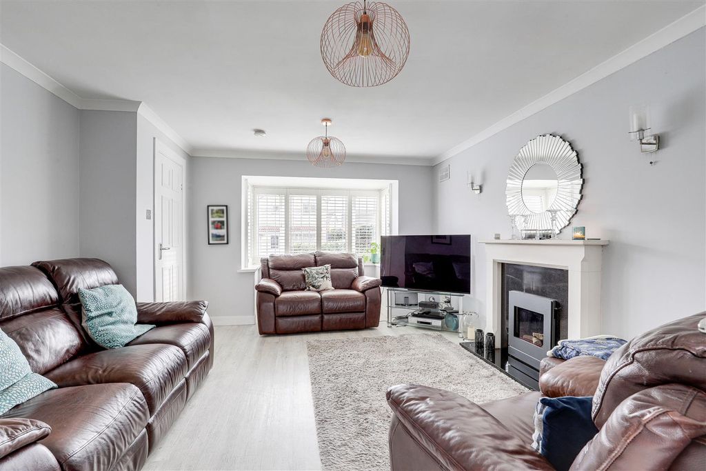 Property photo 2 of 21 8335.Jpg