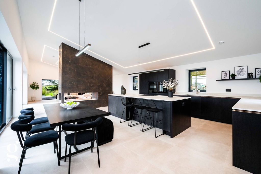 Property photo 2 of 51