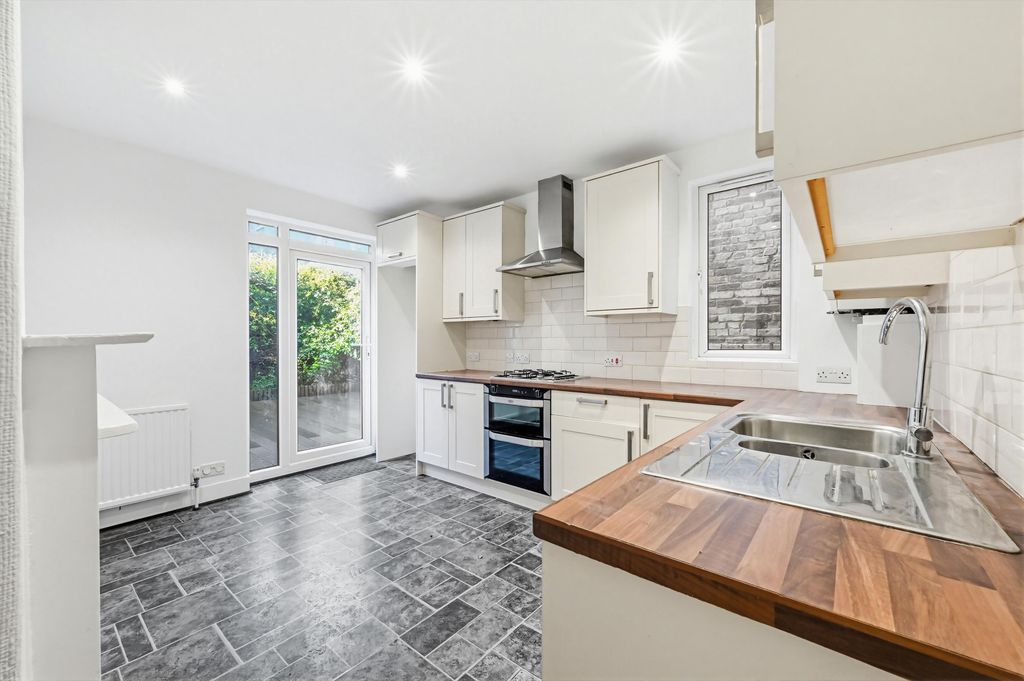 Property photo 2 of 23 Image