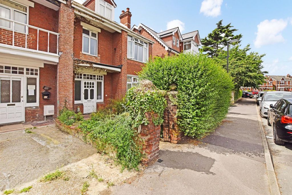 Property photo 1 of 6 Front.Jpg