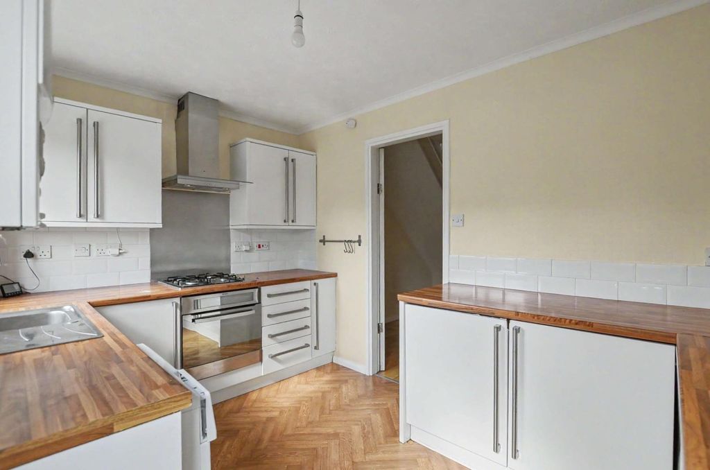 Property photo 2 of 12 Kitchen