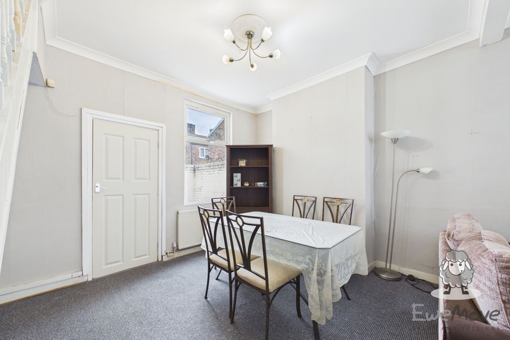 Property photo 3 of 9 8