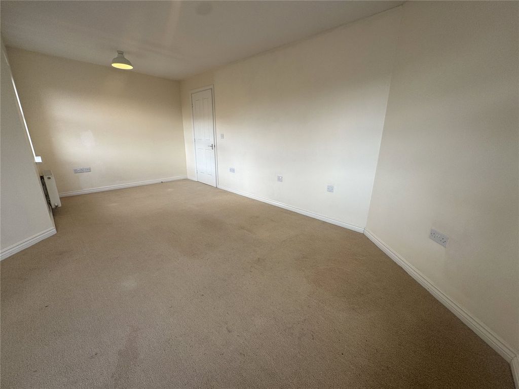Property photo 3 of 8 Lounge