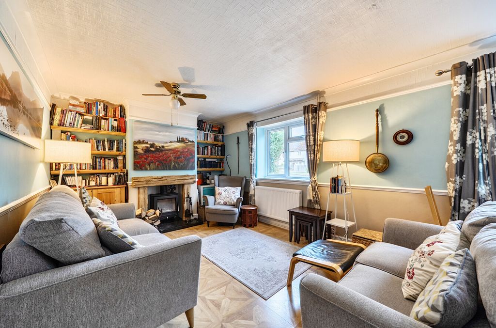 Property photo 2 of 18 15303568