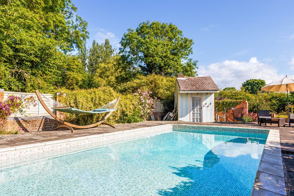 Property photo 3 of 49