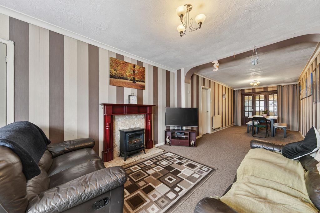 Property photo 2 of 24