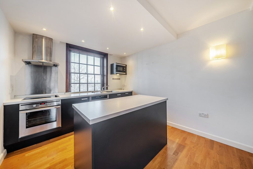 Property photo 2 of 8 Picture No. 23