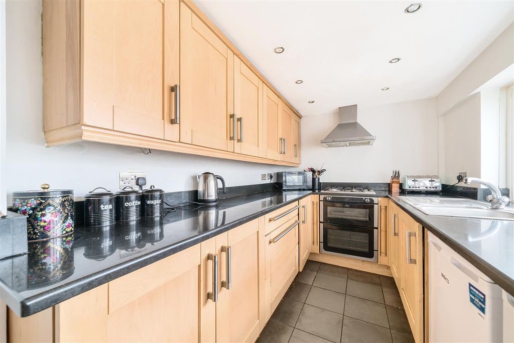 Property photo 3 of 24 1300438-15-683ee68Ad7Cee.Jpg