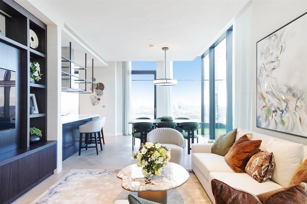 Property photo 1 of 11 Flat 4806 Hobart Building 2 Wards Place London E14