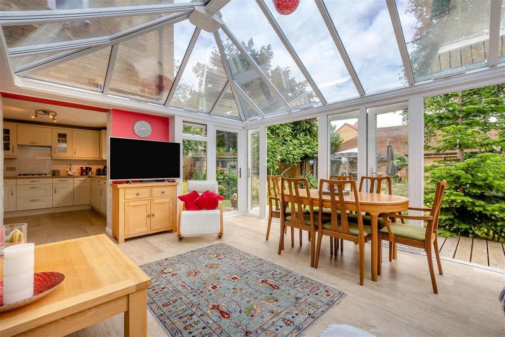 Property photo 2 of 22 8698187-Interior02.Jpg