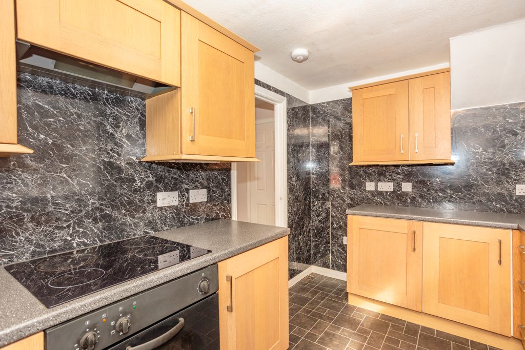 Property photo 3 of 35 Kitchen