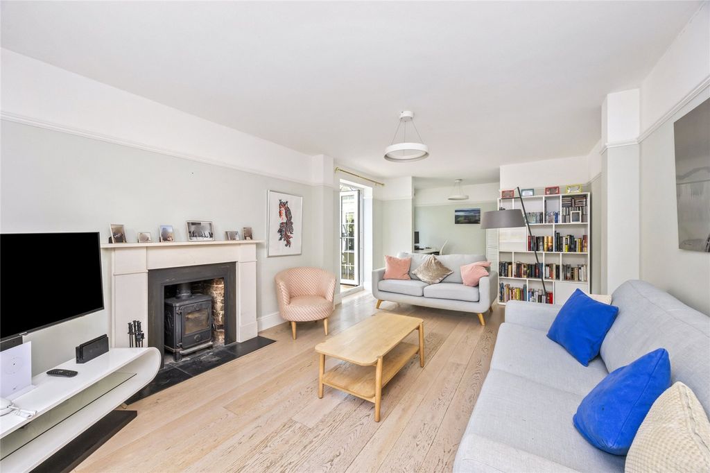 Property photo 3 of 25 Sitting Room