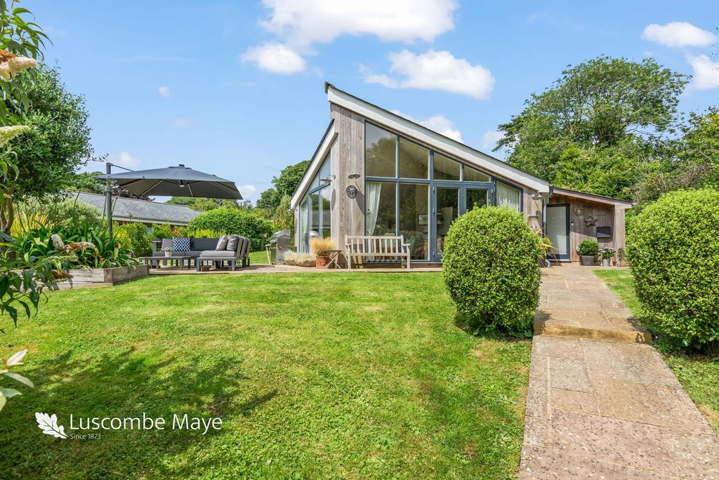 Property photo 1 of 28