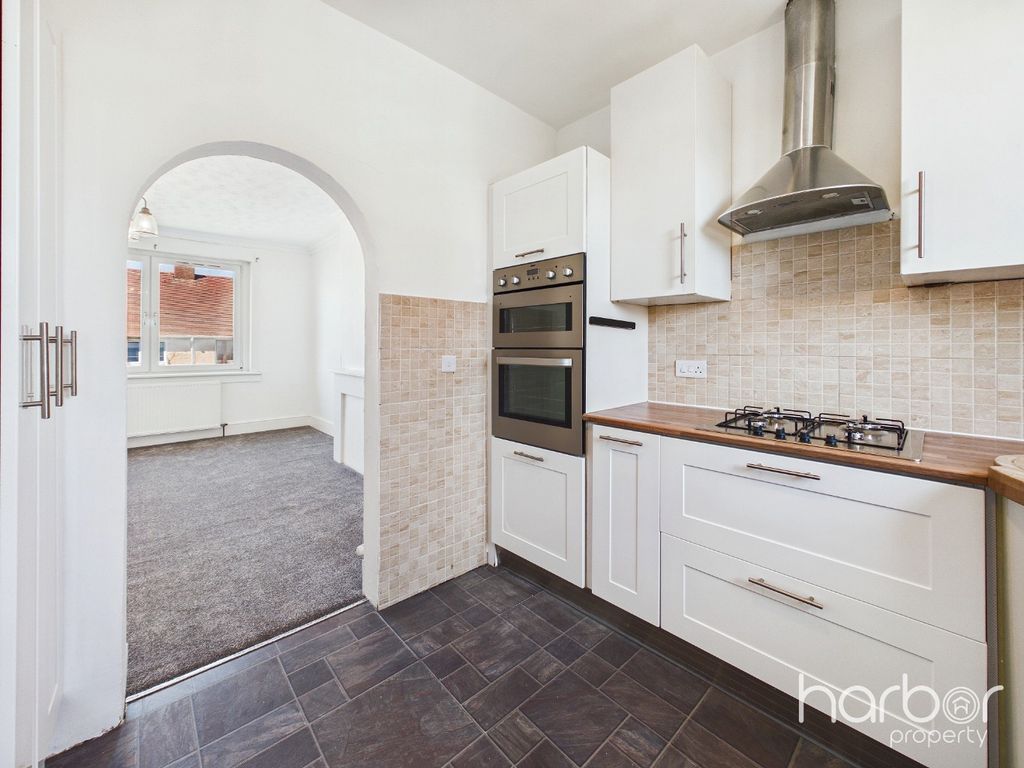 Property photo 3 of 18 5110095
