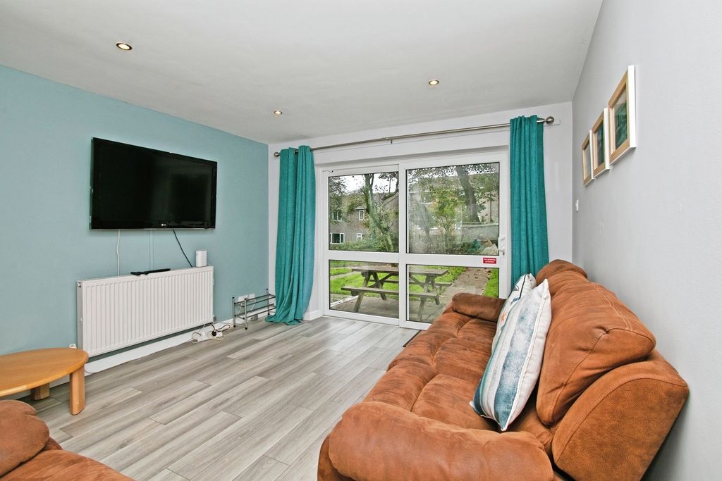 Property photo 3 of 17 Photo