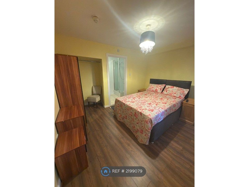 Property photo 3 of 8 Double Room - Ensuite