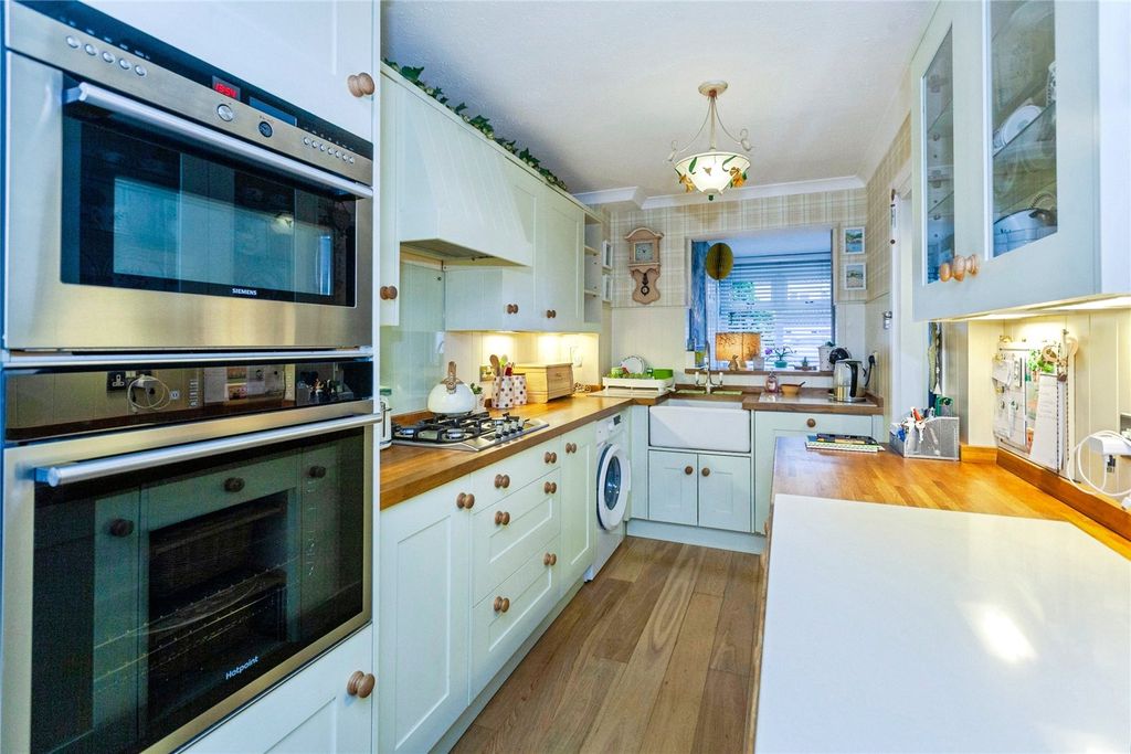 Property photo 2 of 31 Kitchen