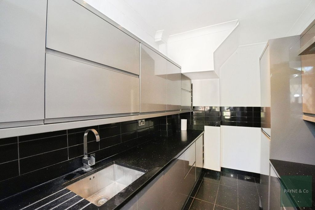 Property photo 2 of 26