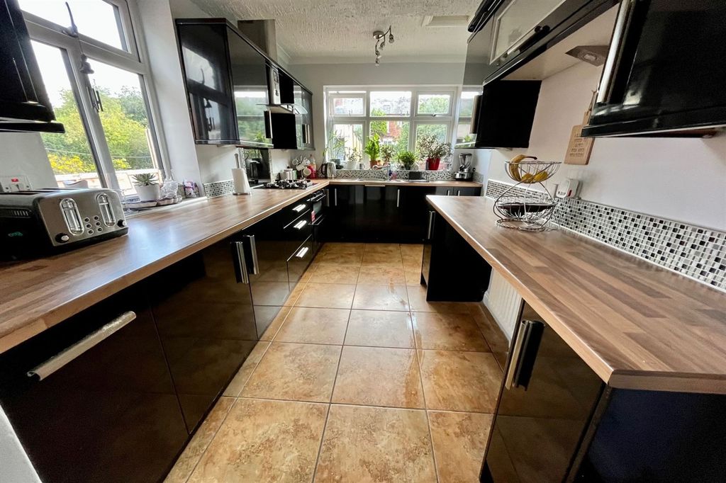 Property photo 2 of 23 Kitchen