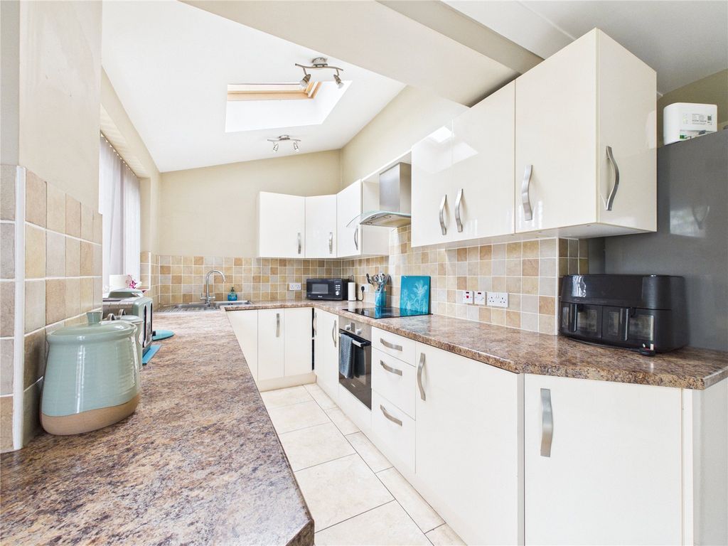 Property photo 2 of 21 Picture No. 15