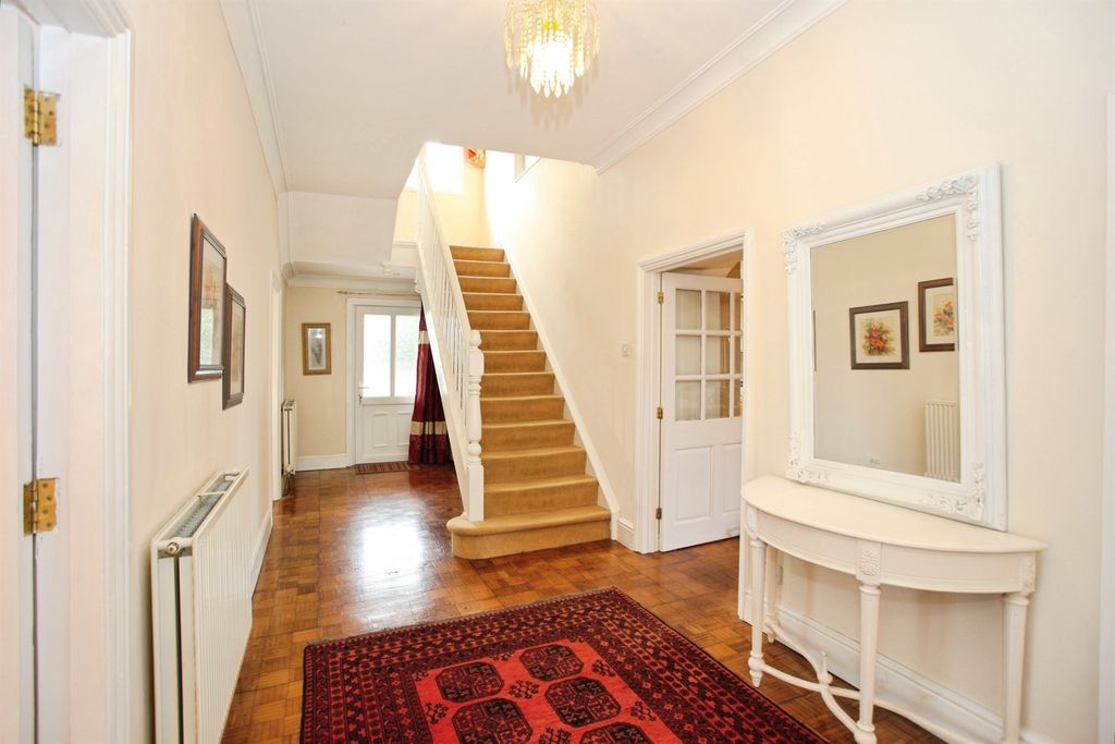 Property photo 2 of 35