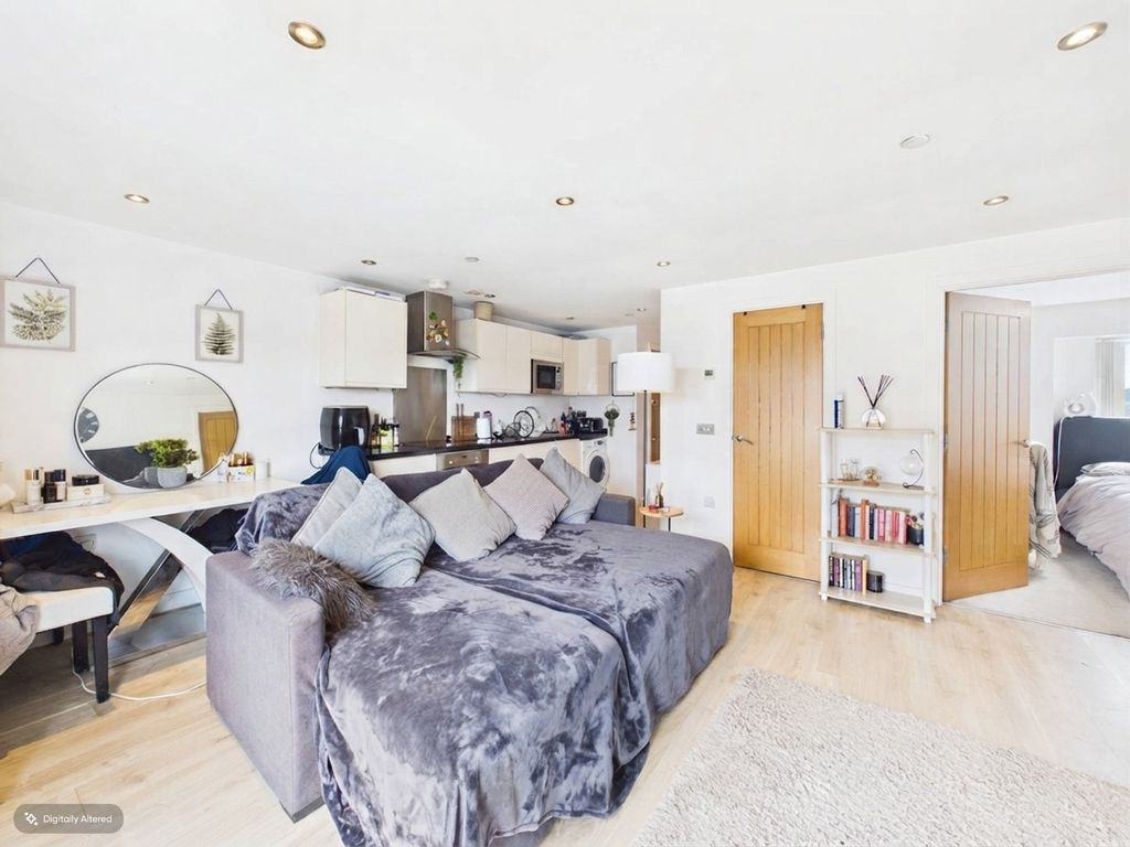 Property photo 3 of 12 5289795