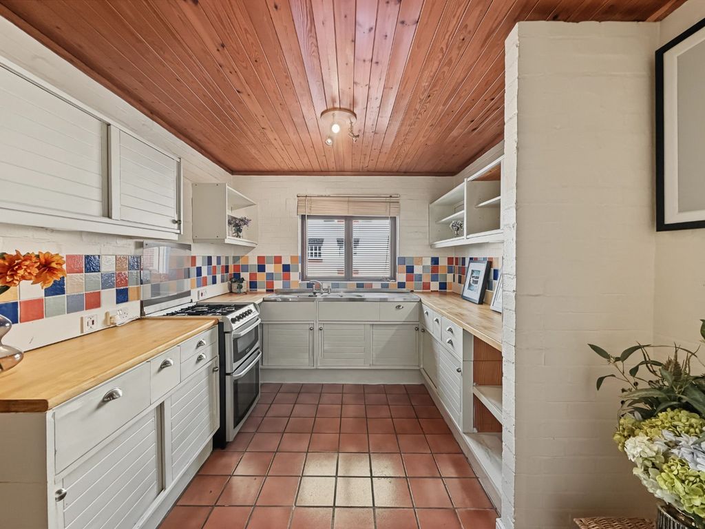 Property photo 3 of 46 4931228