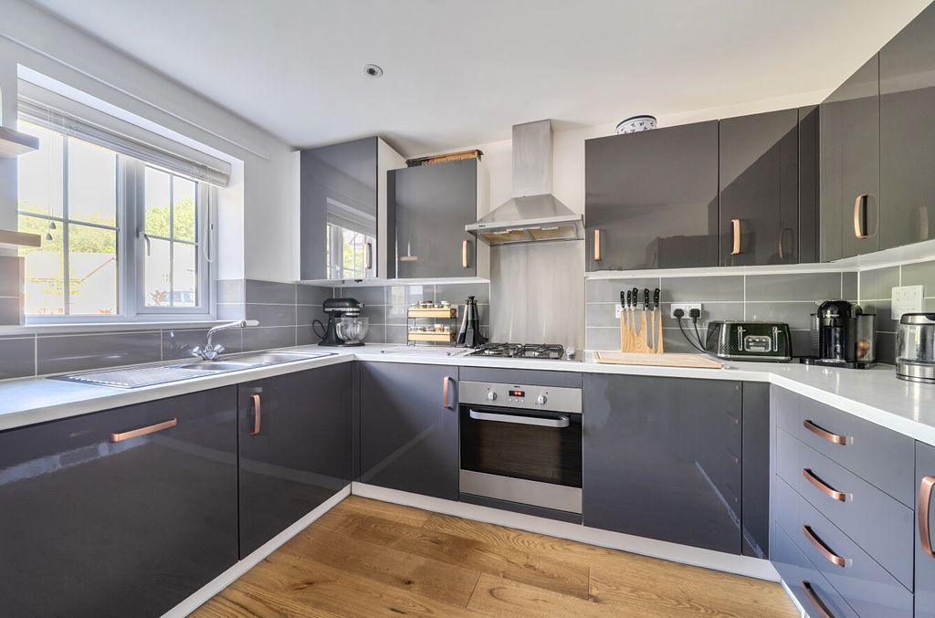Property photo 2 of 10 1456181-8-69Fc790...