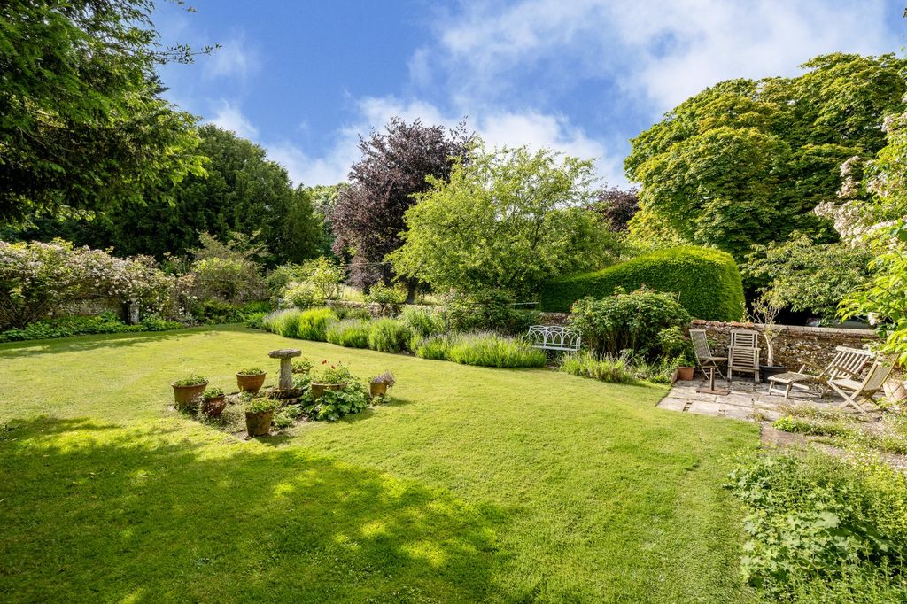 Property photo 3 of 21 Garden