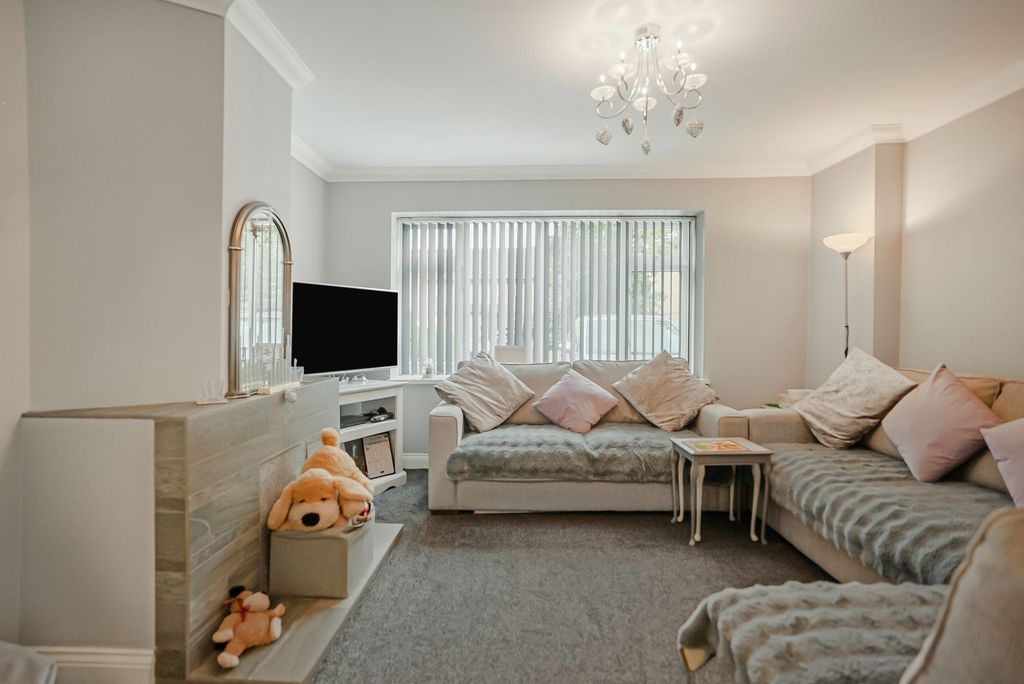 Property photo 2 of 32