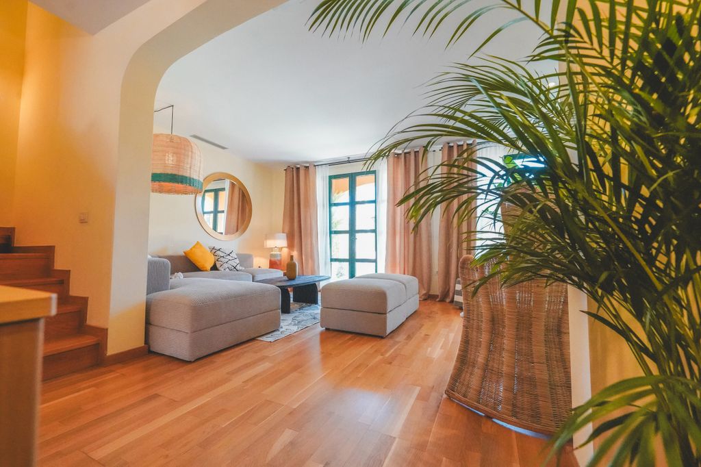 Property photo 3 of 18