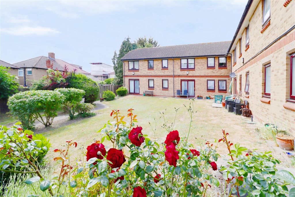 Property photo 3 of 15 Communal Garden