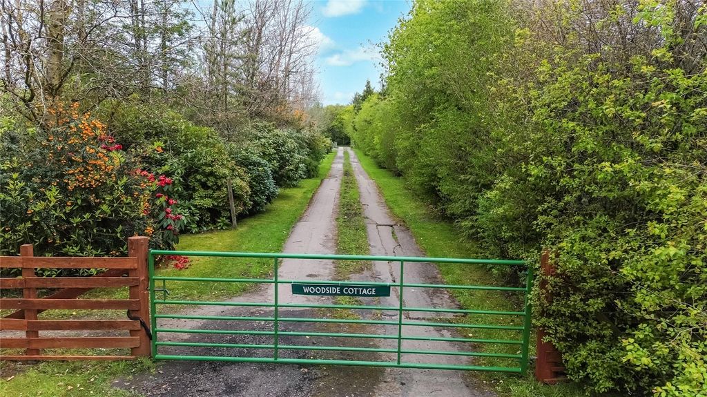 Property photo 2 of 47 Driveway