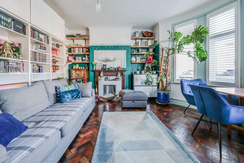 Property photo 2 of 20