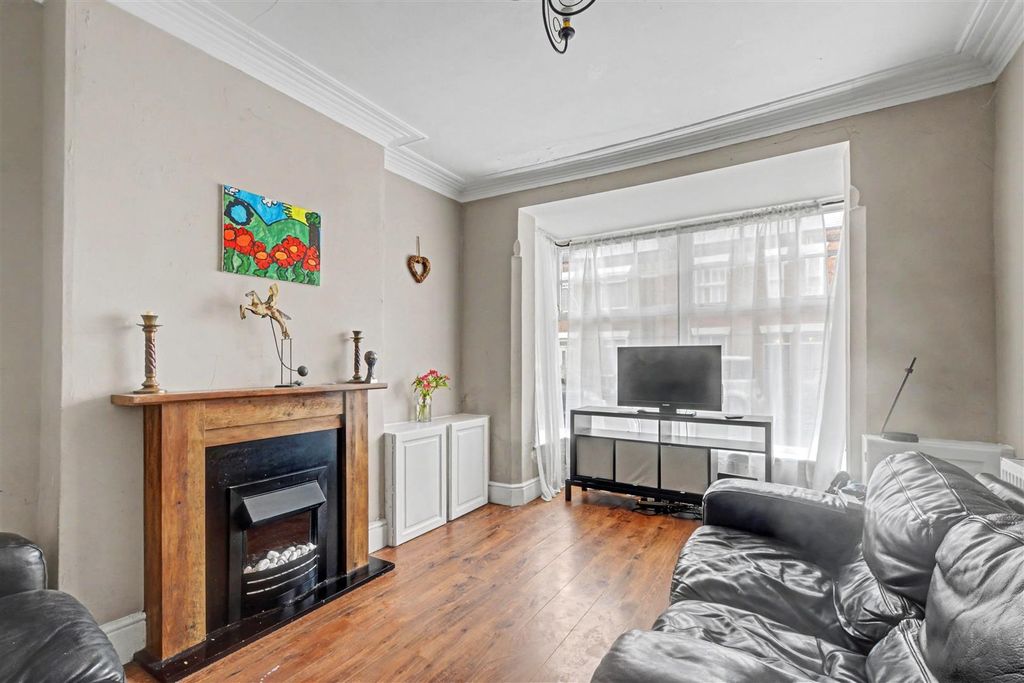 Property photo 2 of 17 Lounge_6.Jpeg