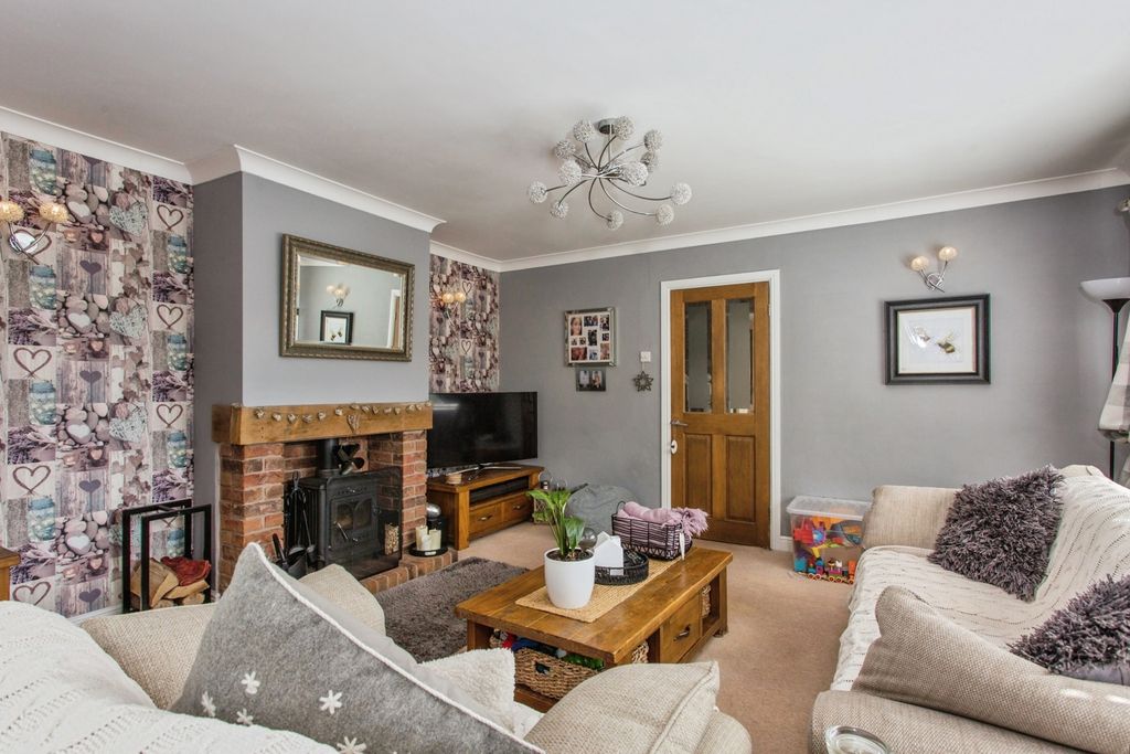 Property photo 2 of 19 Lounge