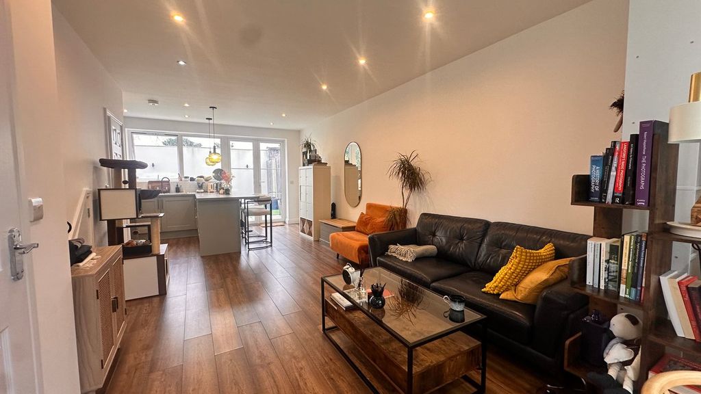 Property photo 2 of 12