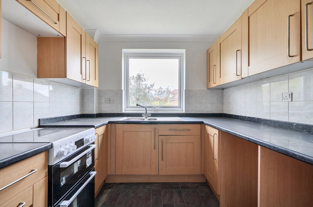 Property photo 2 of 10 Kitchen
