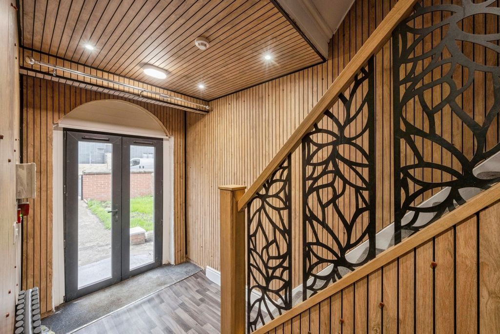 Property photo 3 of 17 Hallway