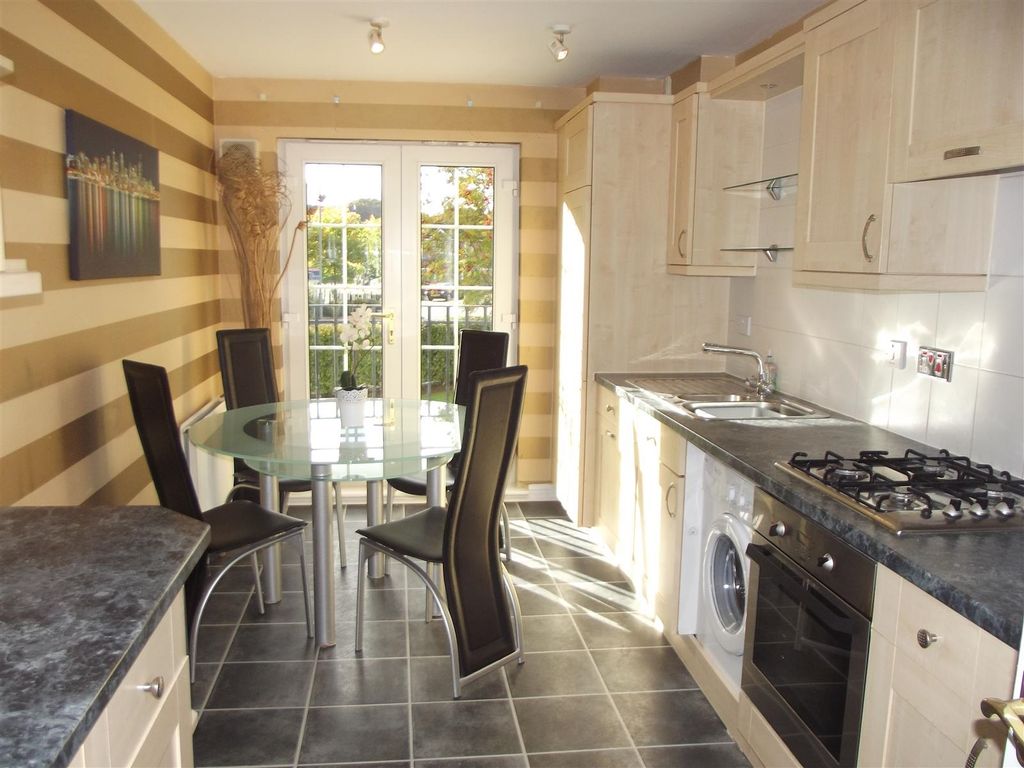 Property photo 3 of 9 Kitchen