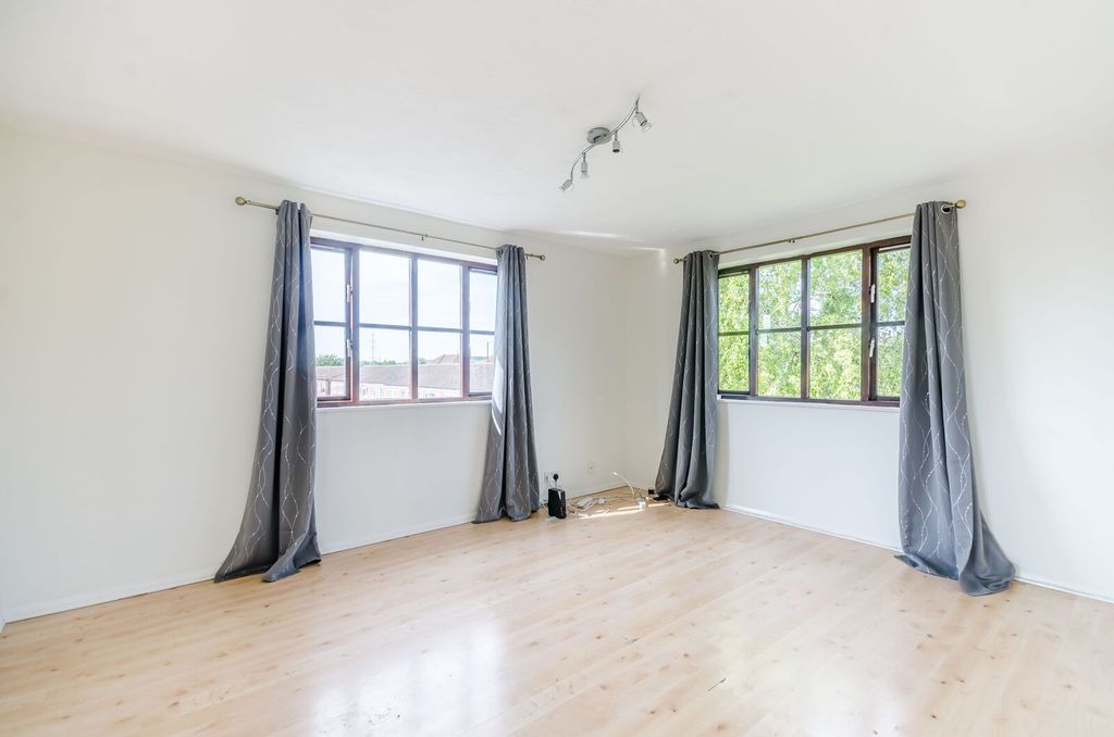 Property photo 2 of 5