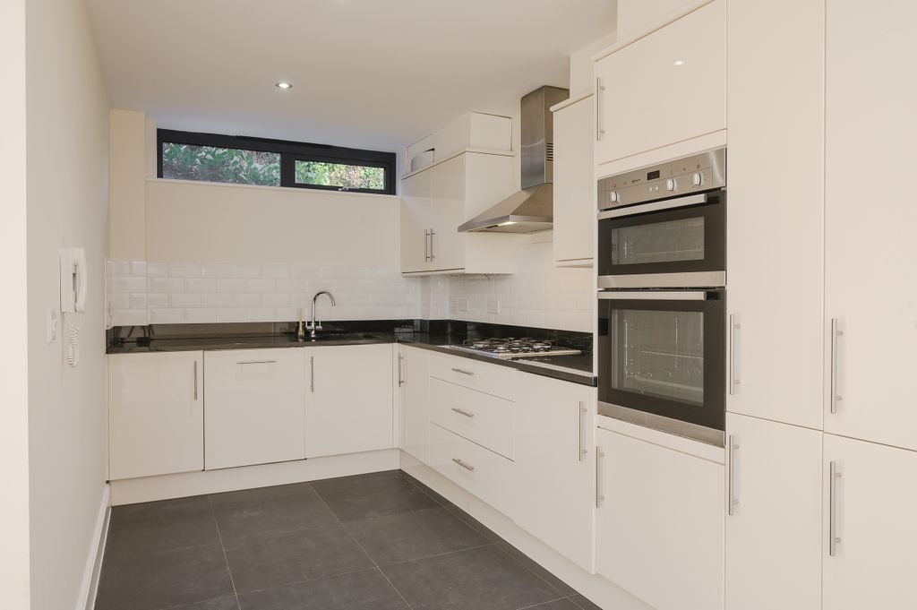Property photo 2 of 8 Kitchen