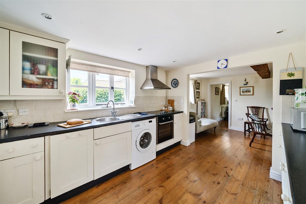 Property photo 2 of 19 Kitchen