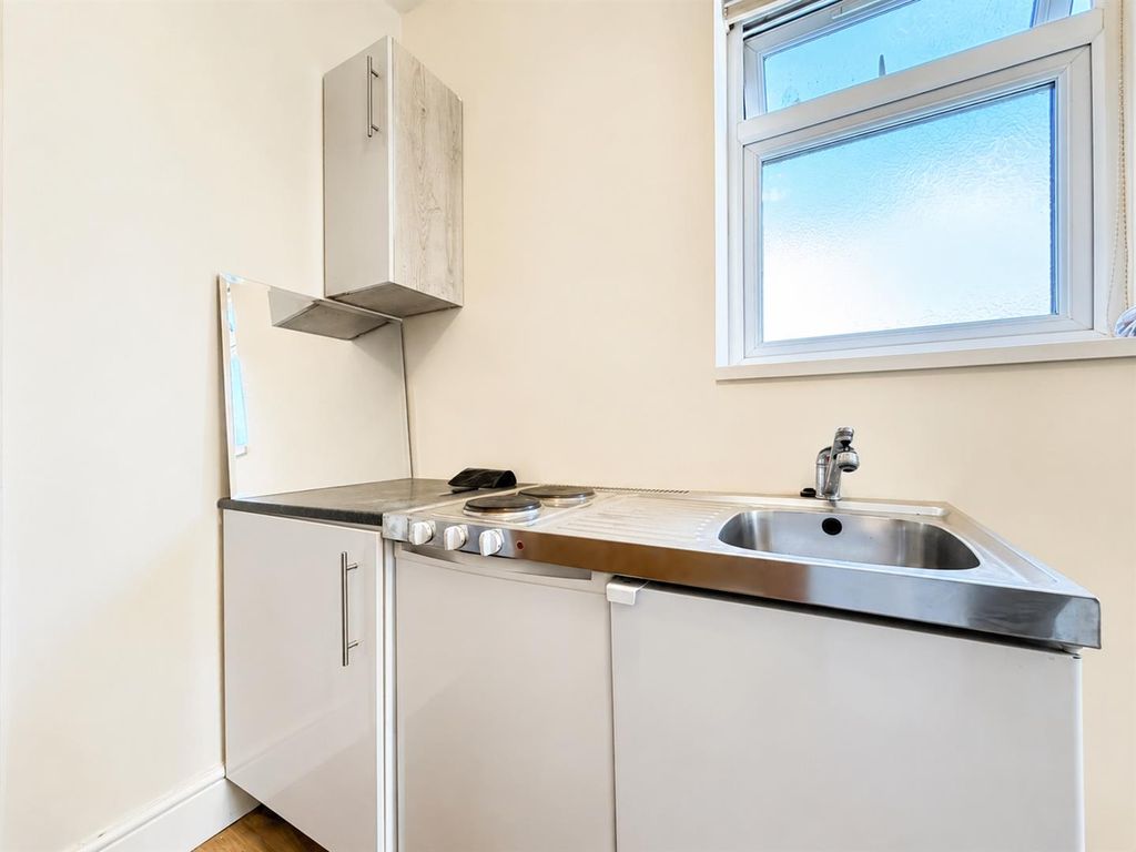 Property photo 2 of 7 Kitchen
