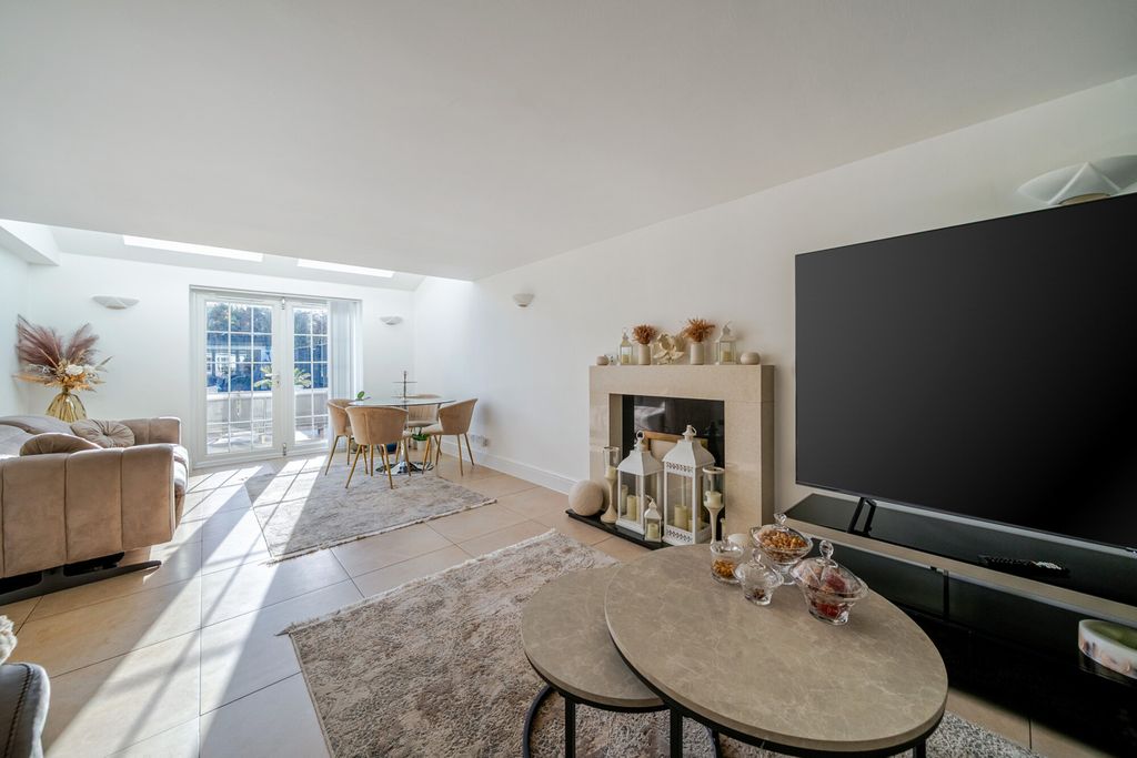 Property photo 2 of 25 1375468-12-690A26...